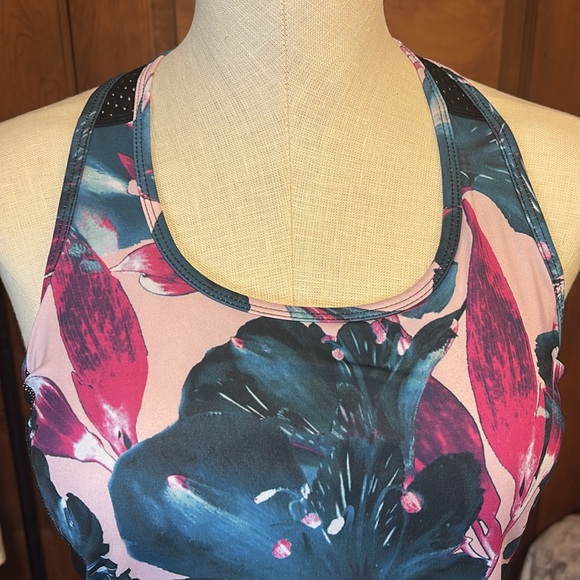 ✨Medium Fila Sport Activewear Athletic Racer Back Tank Top w/ Built-in Bra - Picture 6 of 9